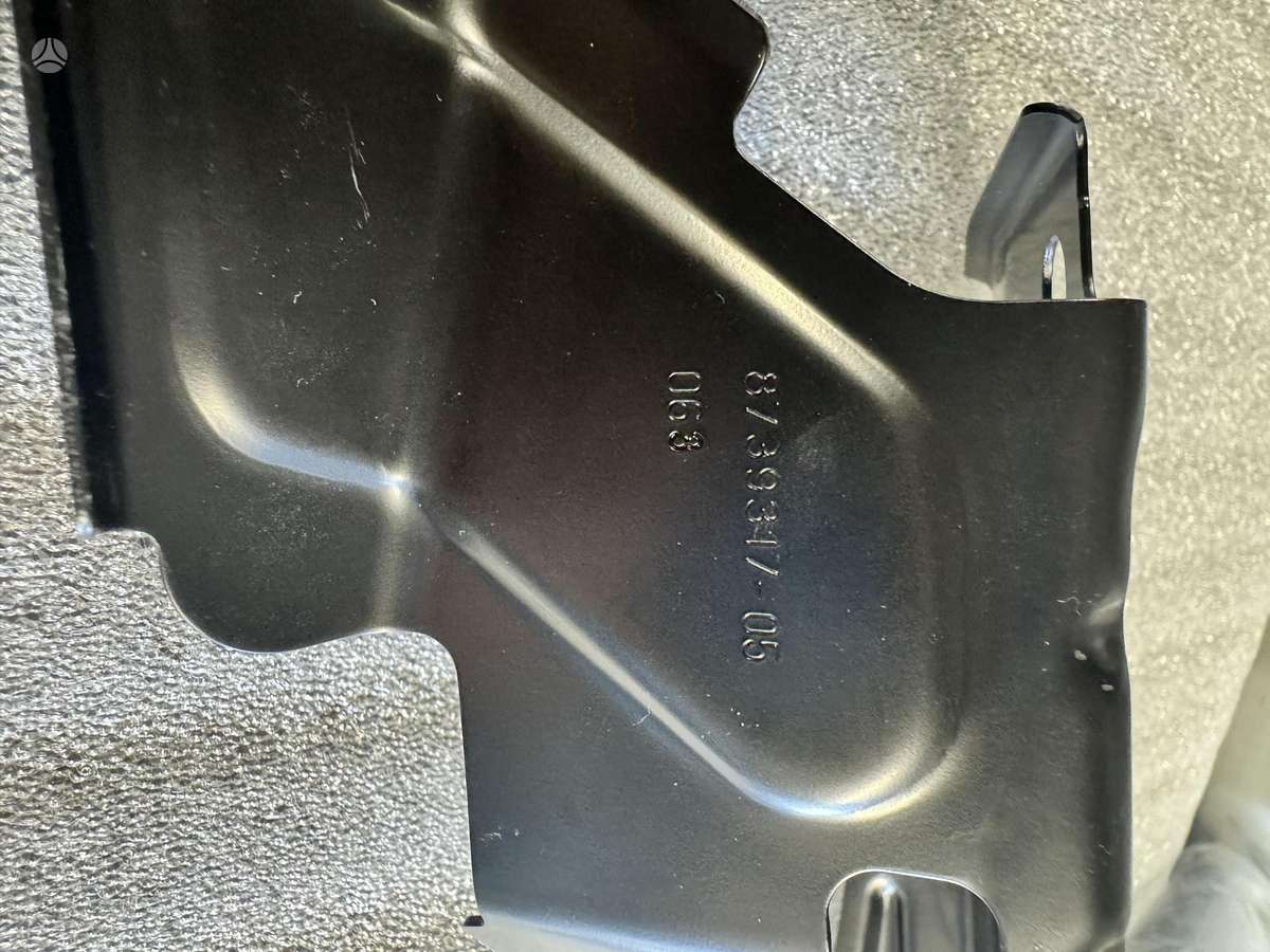 BMW i4 kėbulo dalys