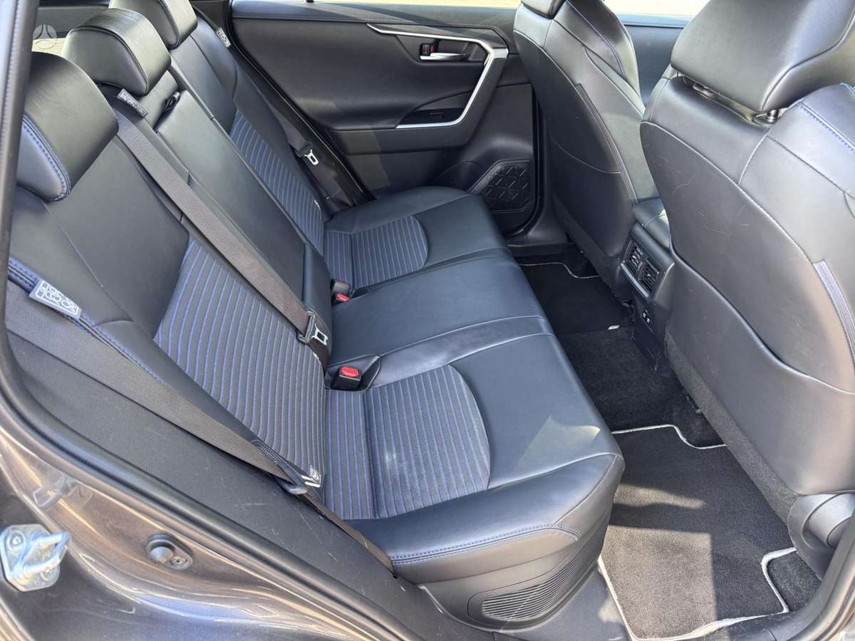 Toyota RAV4 - 8