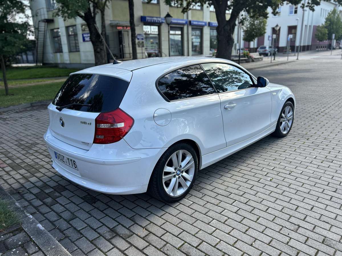 BMW 116, 2.0 l., hatchback