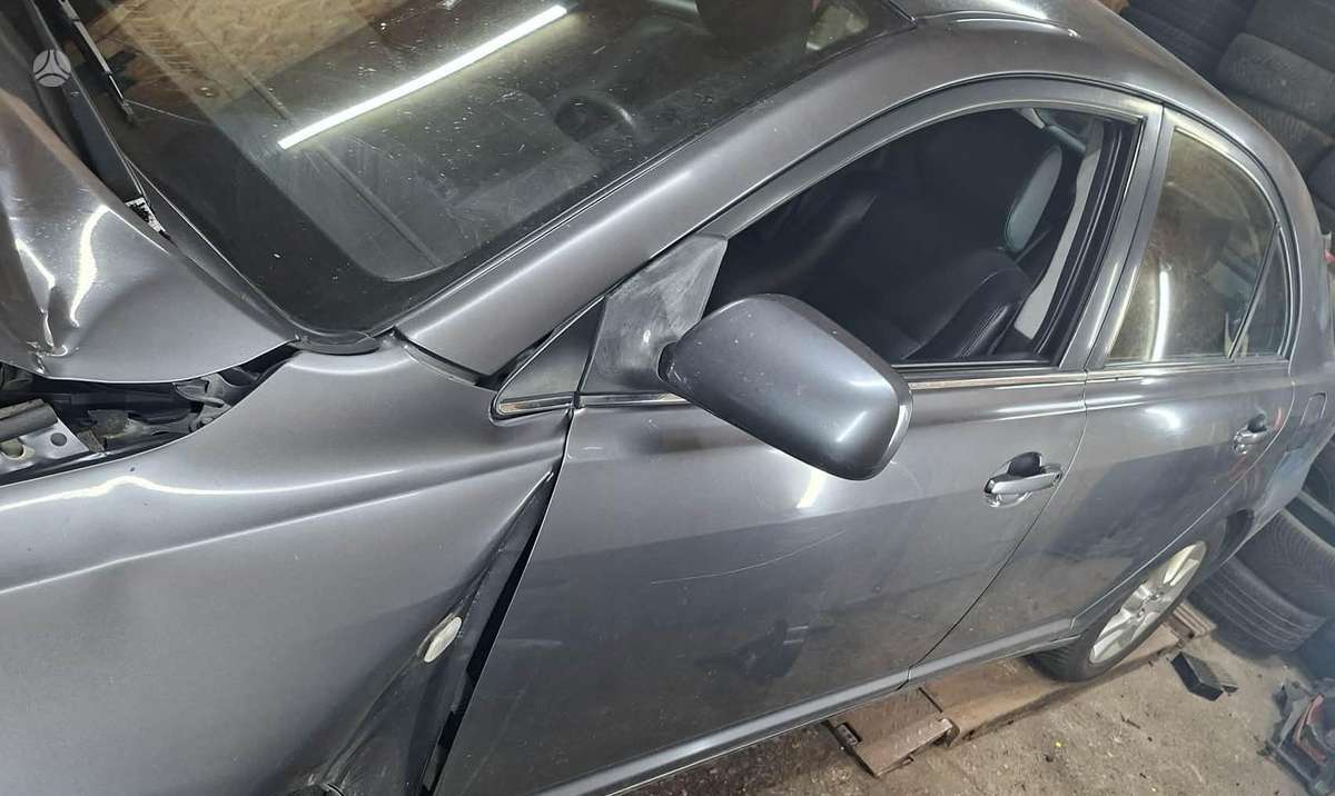 Toyota Avensis по частям
