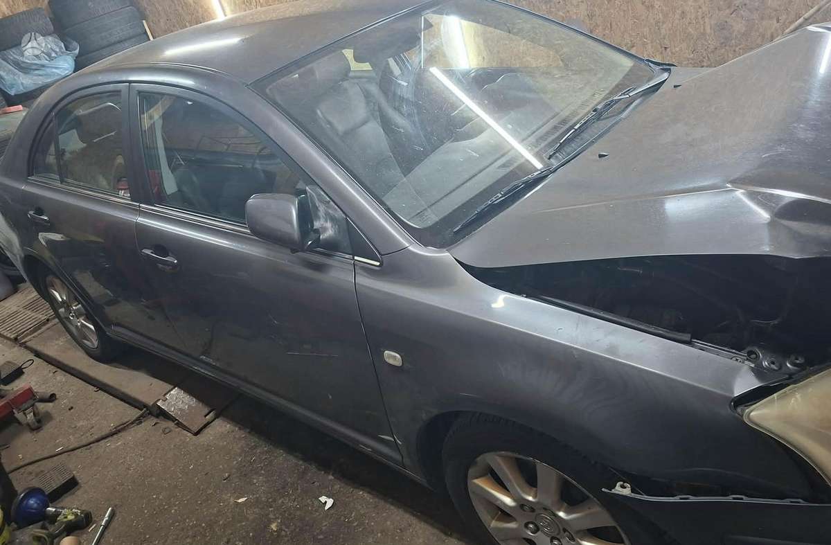 Toyota Avensis dalimis