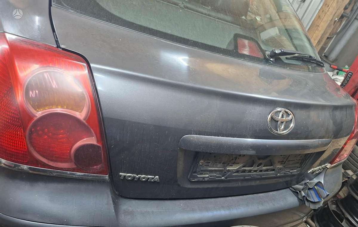 Toyota Avensis dalimis