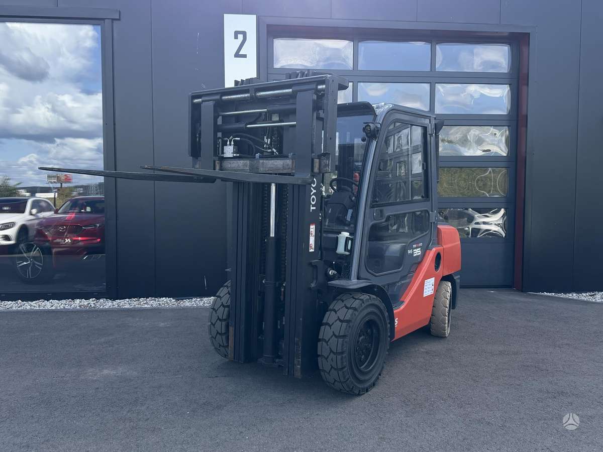 Toyota Tonero35, forklifts