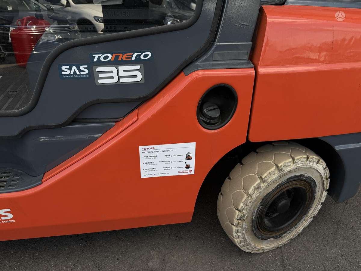 Toyota Tonero35, forklifts