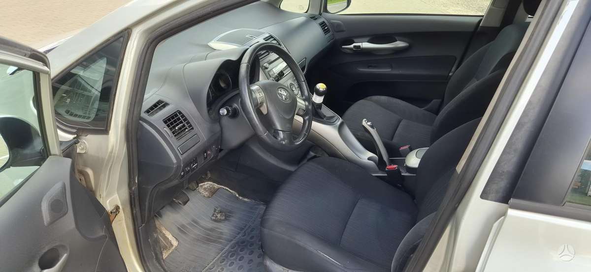 Toyota Auris - 1