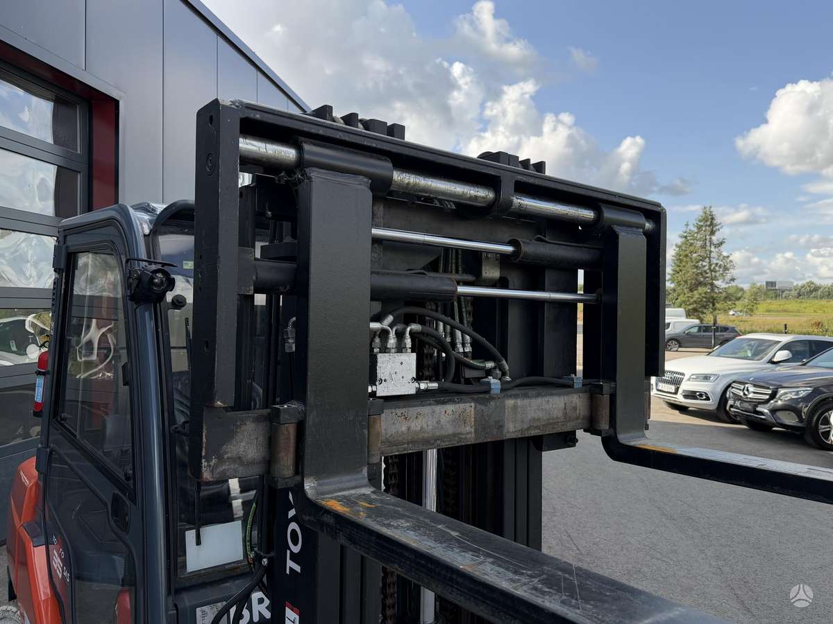 Toyota Tonero35, forklifts