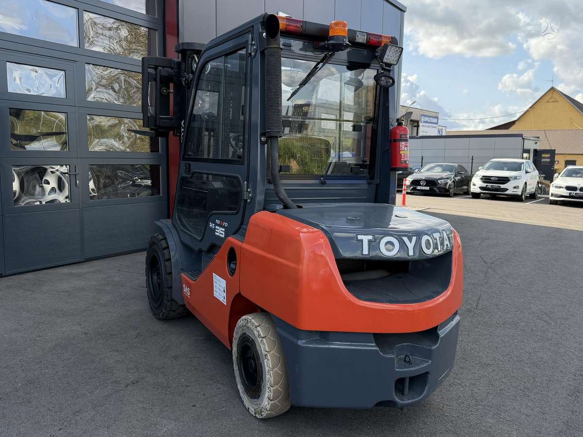 Toyota Tonero35, forklifts