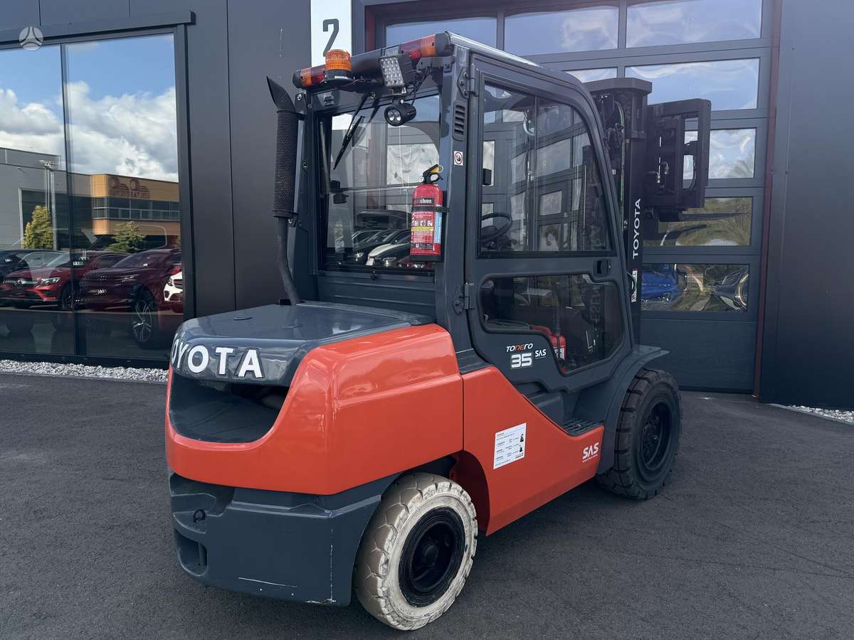 Toyota Tonero35, forklifts