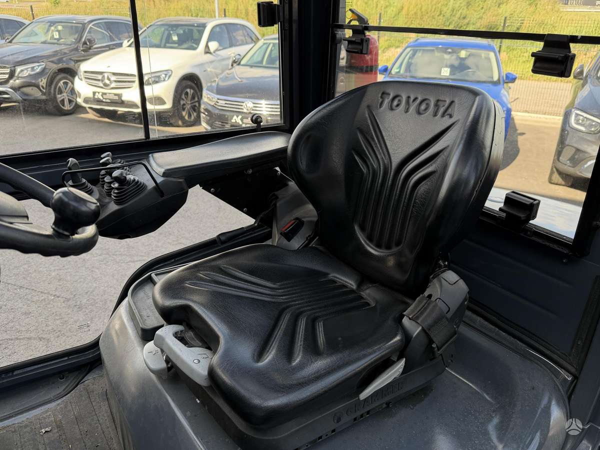 Toyota Tonero35, forklifts