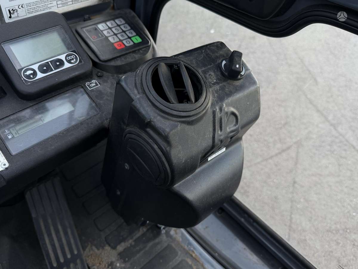 Toyota Tonero35, forklifts