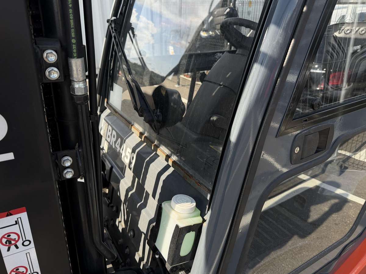 Toyota Tonero35, forklifts