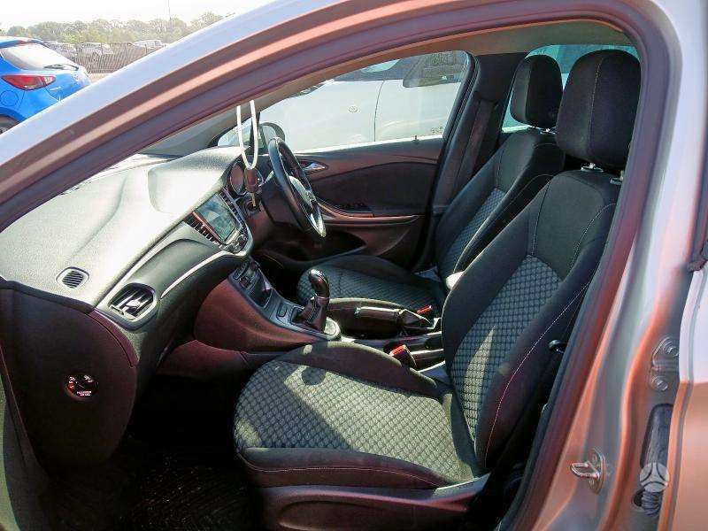 Opel Astra dalimis