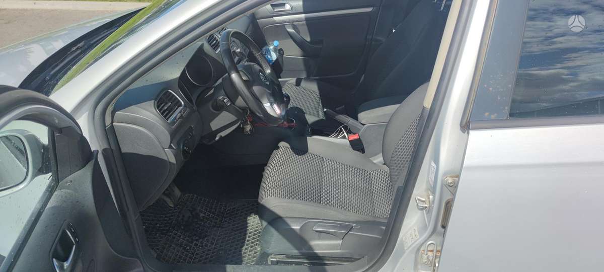 Volkswagen Golf - 5