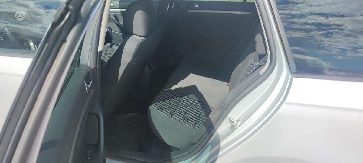 Volkswagen Golf - 6