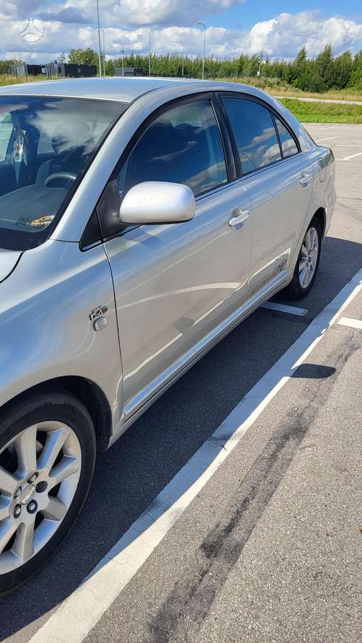 Toyota Avensis - 2