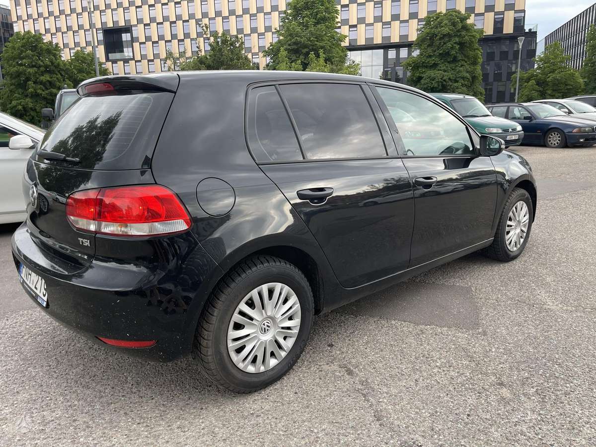 Volkswagen Golf - 10