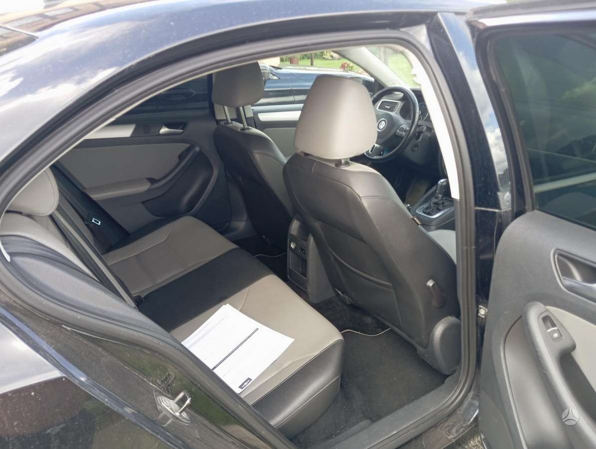 Volkswagen Jetta - 5