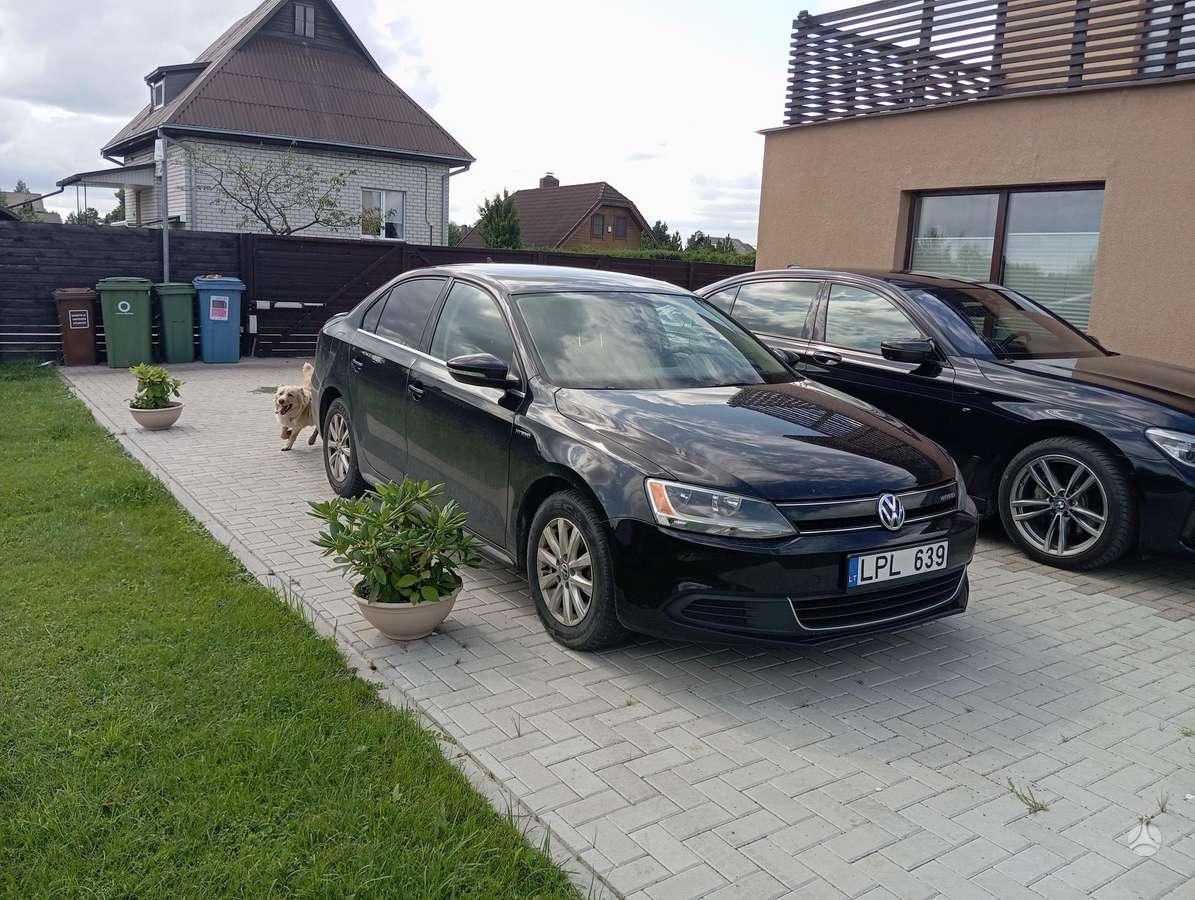 Volkswagen Jetta - 1