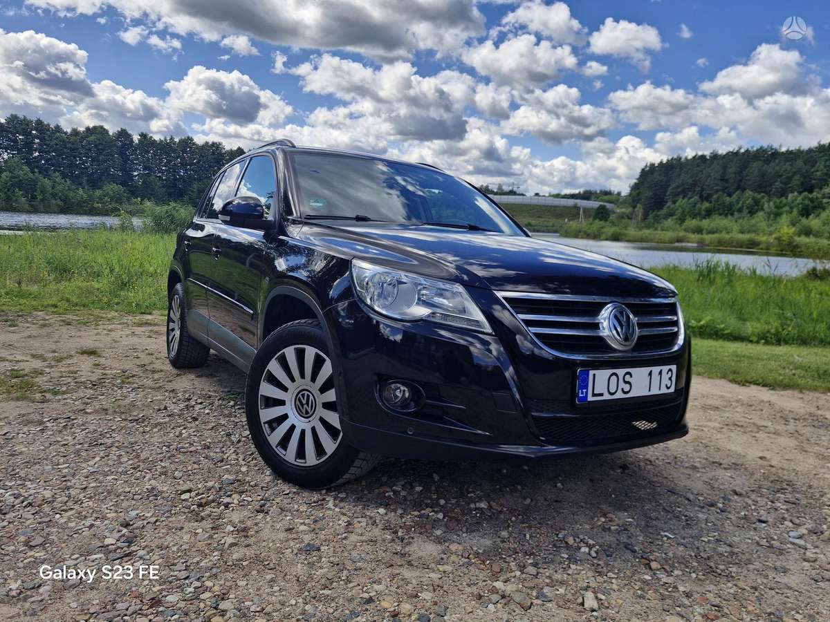 Volkswagen Tiguan - 1