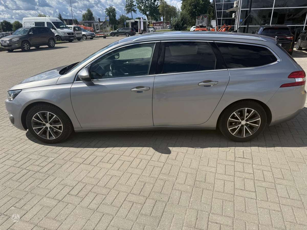 Peugeot 308, 1.2 l., Универсал