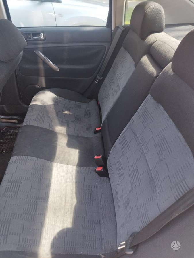 Volkswagen Passat - 4
