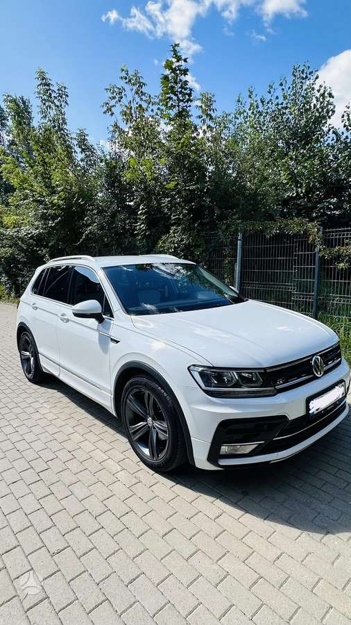 Volkswagen Tiguan - 1