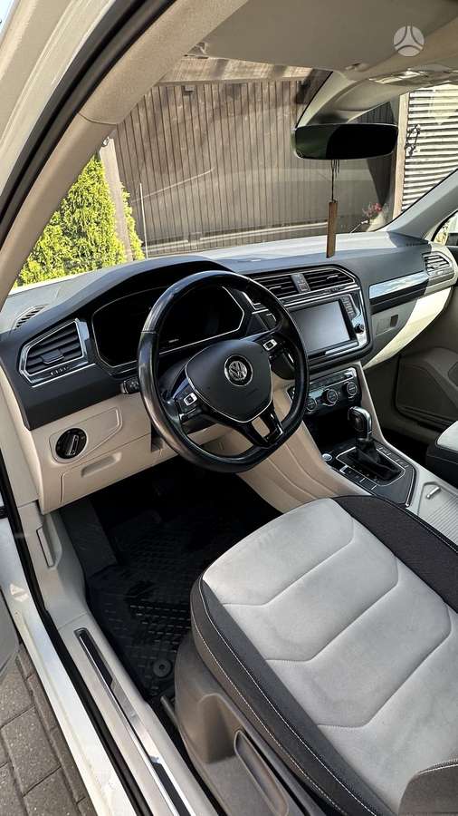 Volkswagen Tiguan - 10