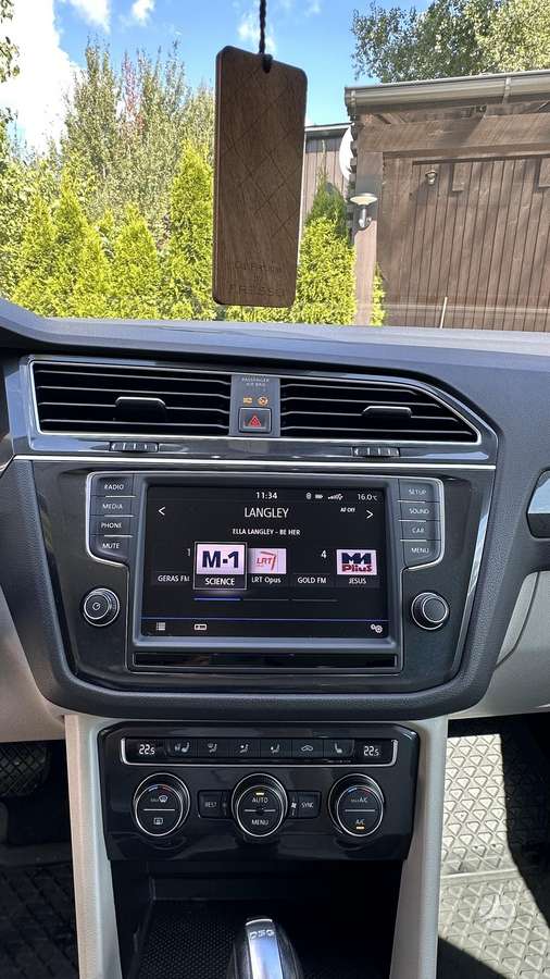 Volkswagen Tiguan - 12