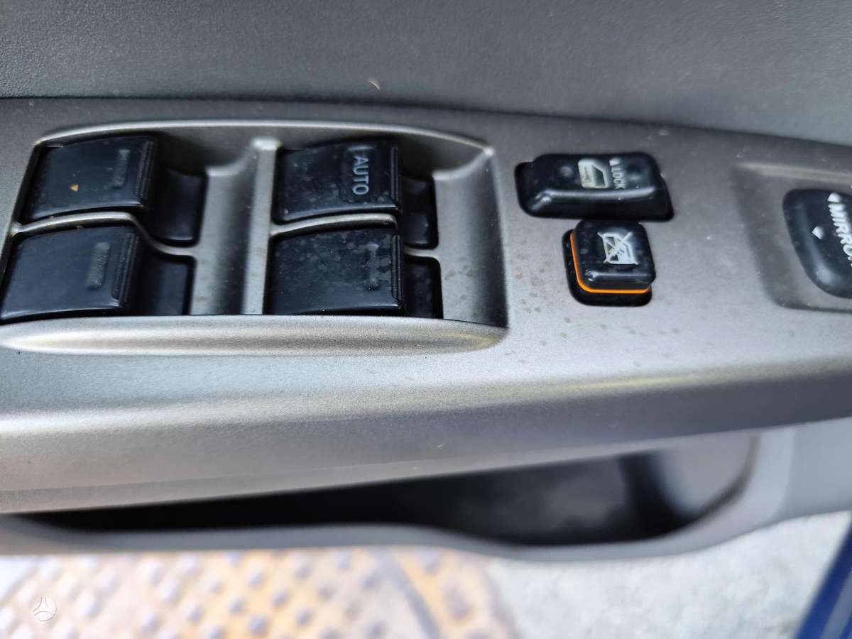 Toyota Prius - 4