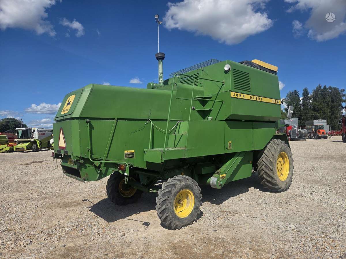 John Deere 965, combine harvesters