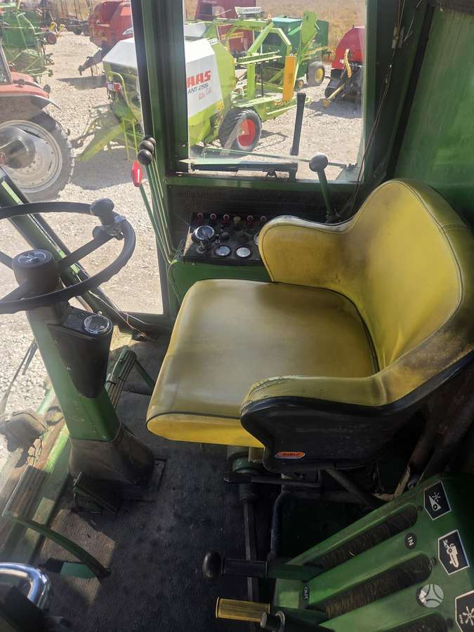 John Deere 965, combine harvesters