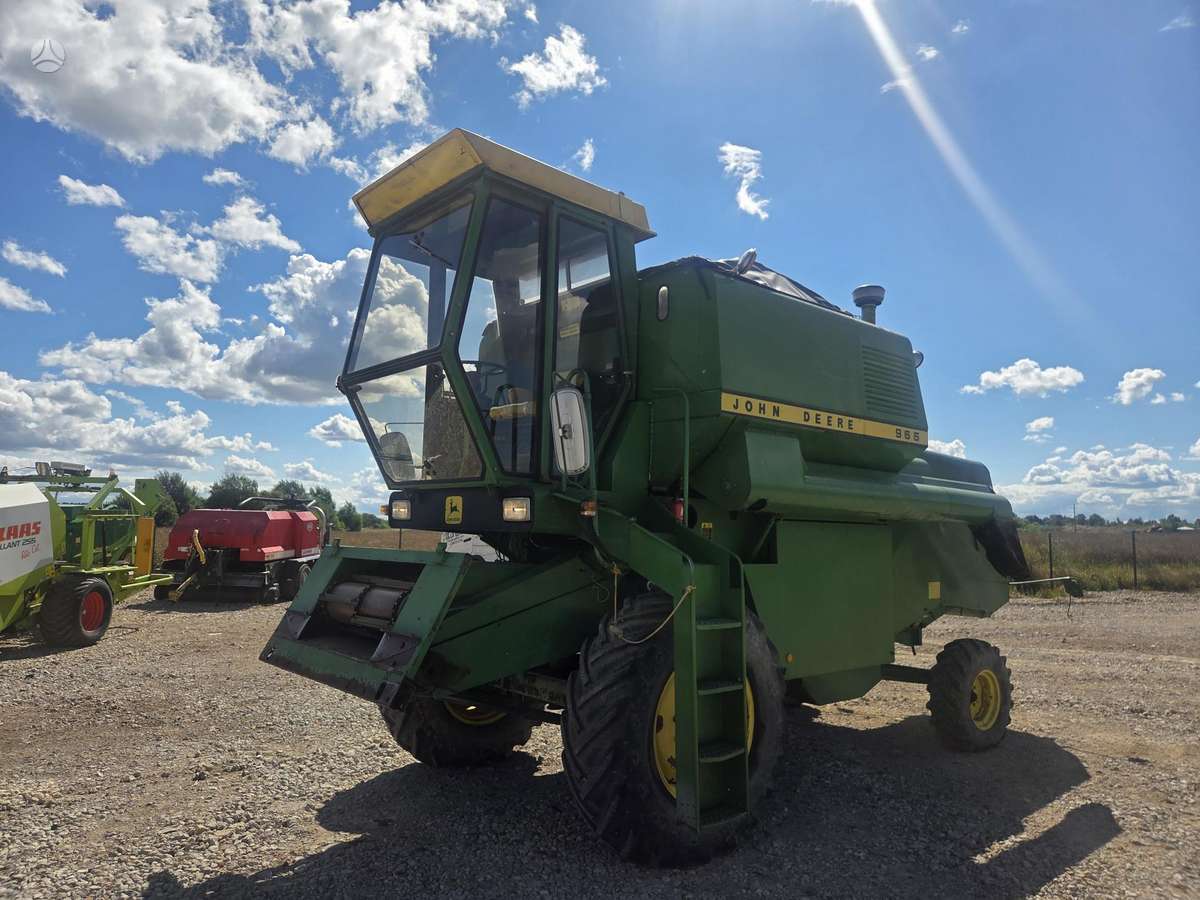 John Deere 965, combine harvesters