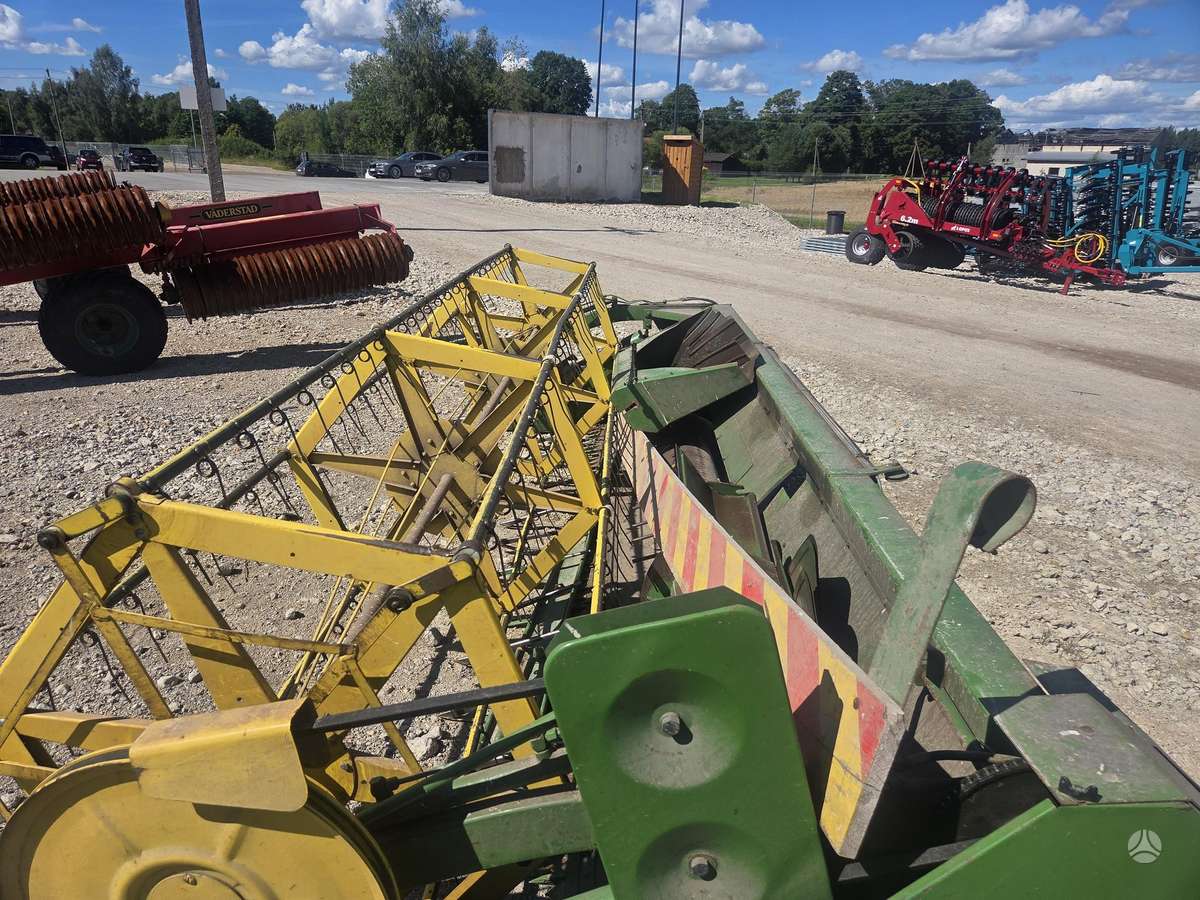John Deere 965, combine harvesters