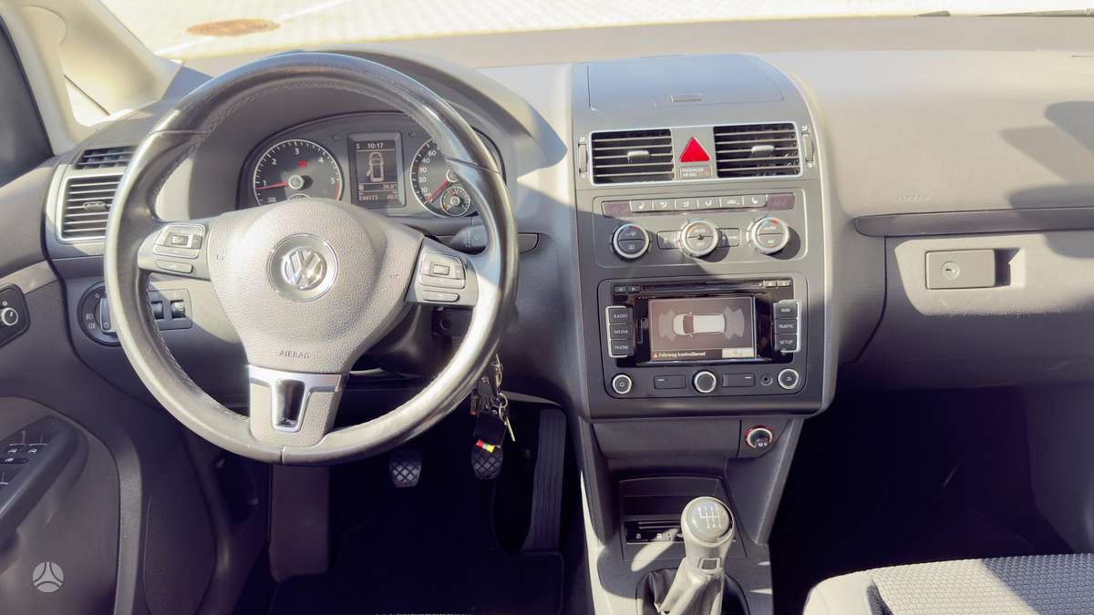 Volkswagen Touran - 5