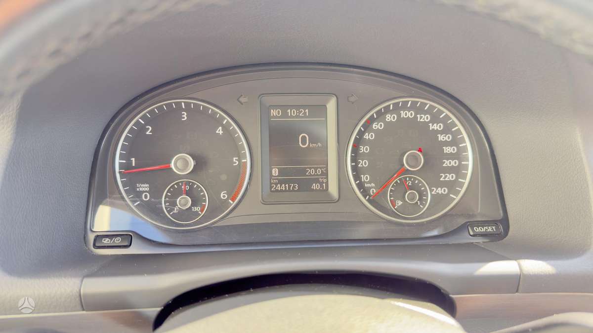 Volkswagen Touran - 10