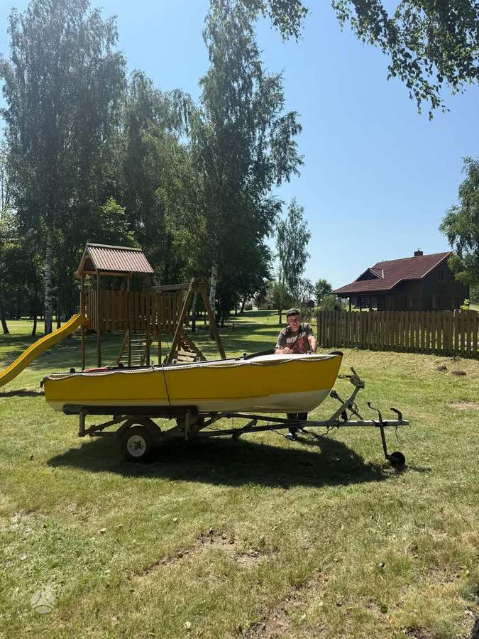 Junic, medinės valtys