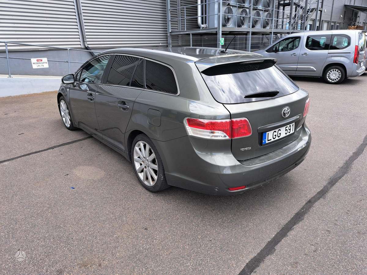 Toyota Avensis - 5