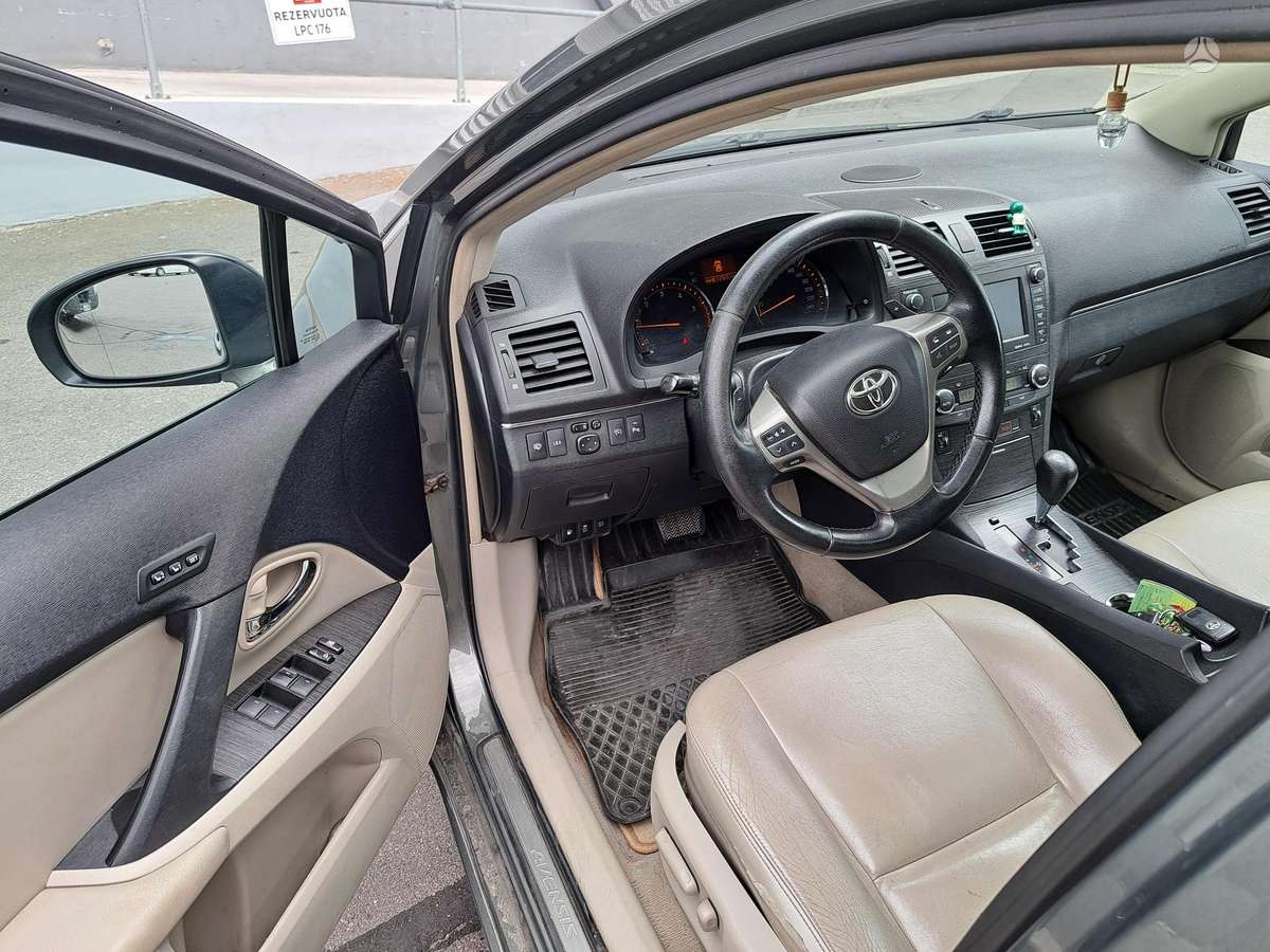 Toyota Avensis - 7