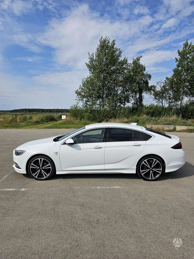 Opel Insignia, 2.0 l., Седан