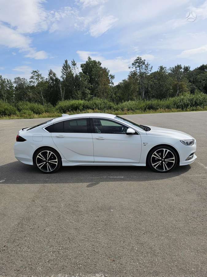 Opel Insignia, 2.0 l., Седан