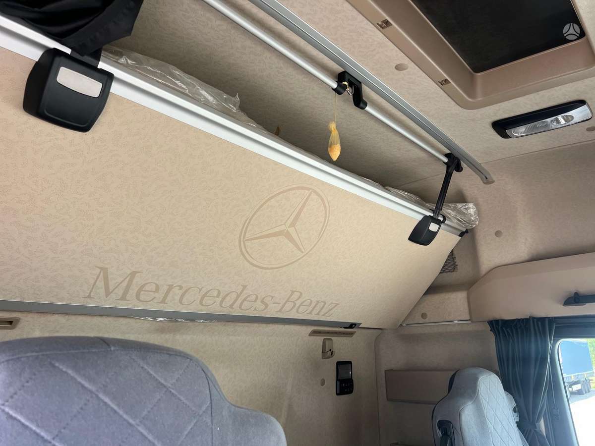 Mercedes-Benz 1845, double sleeper
