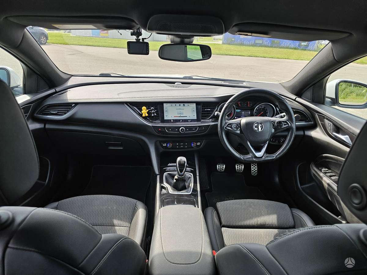Opel Insignia, 2.0 l., Седан