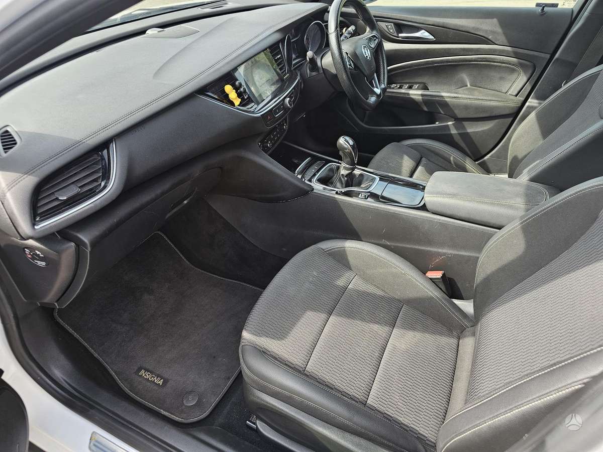 Opel Insignia, 2.0 l., Седан