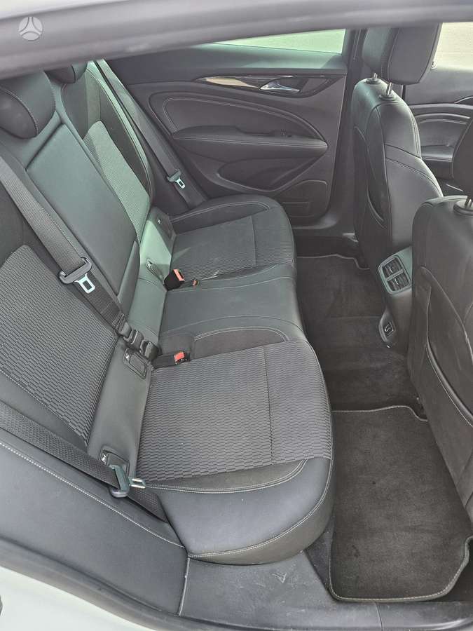 Opel Insignia, 2.0 l., Седан