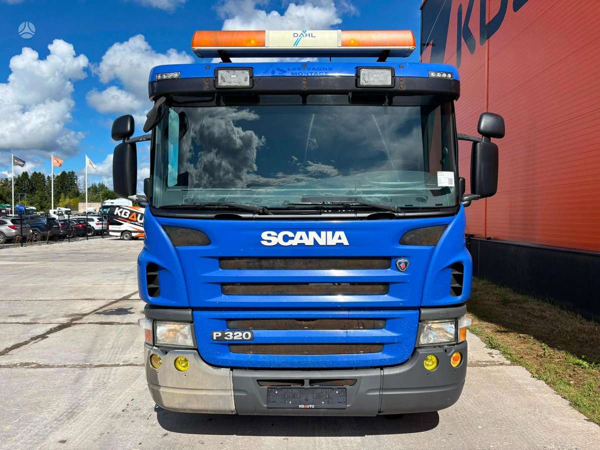 Scania P 320 4x2, с краном
