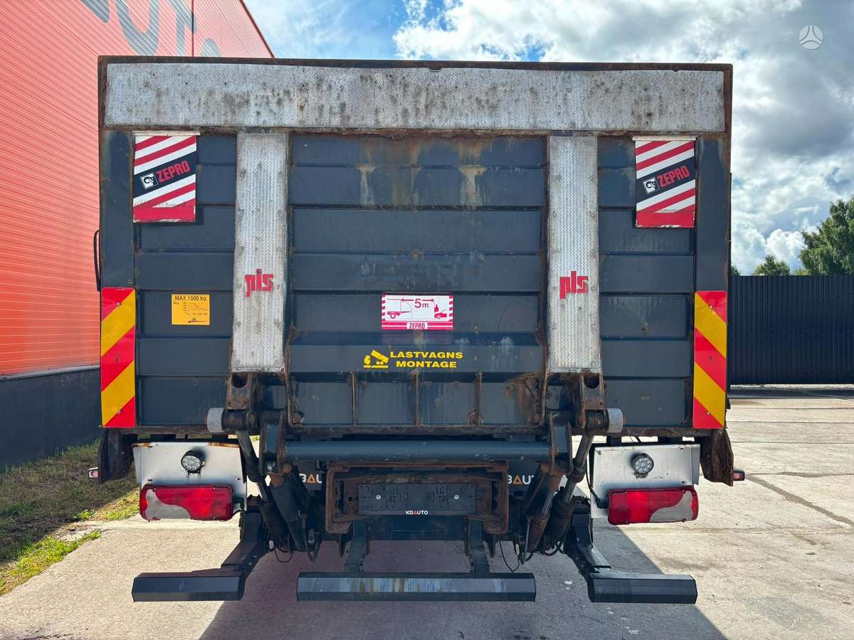 Scania P 320 4x2, с краном