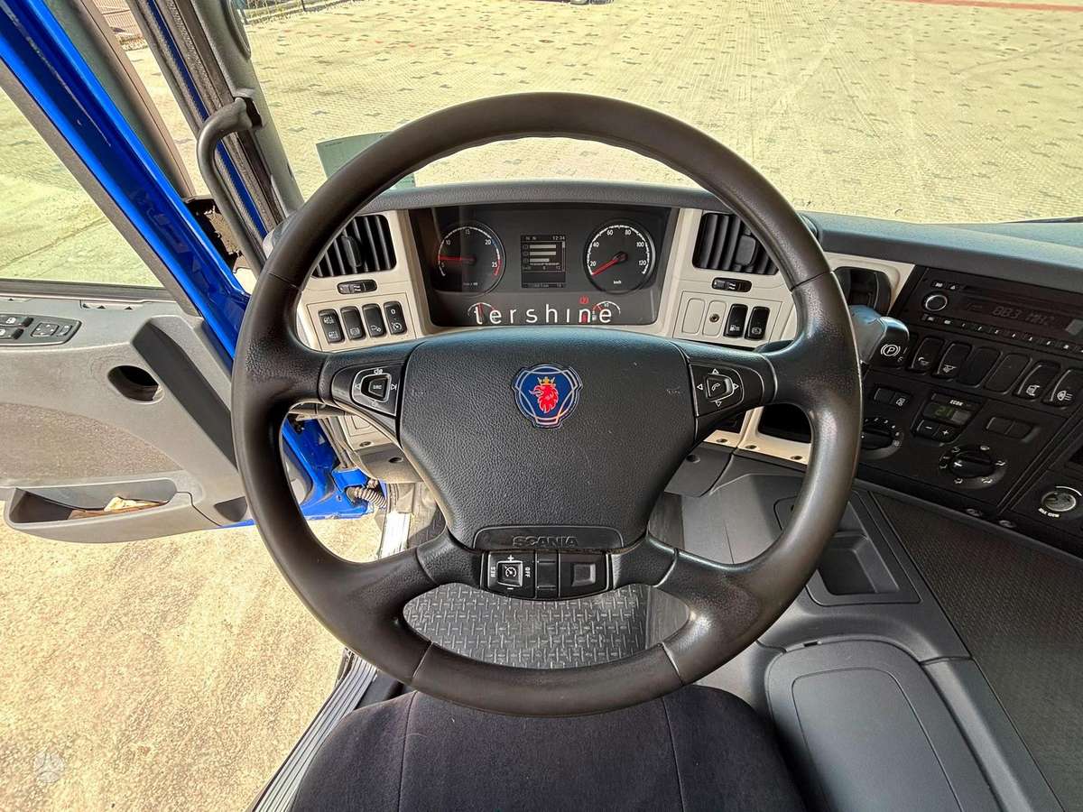 Scania P 320 4x2, su kranu