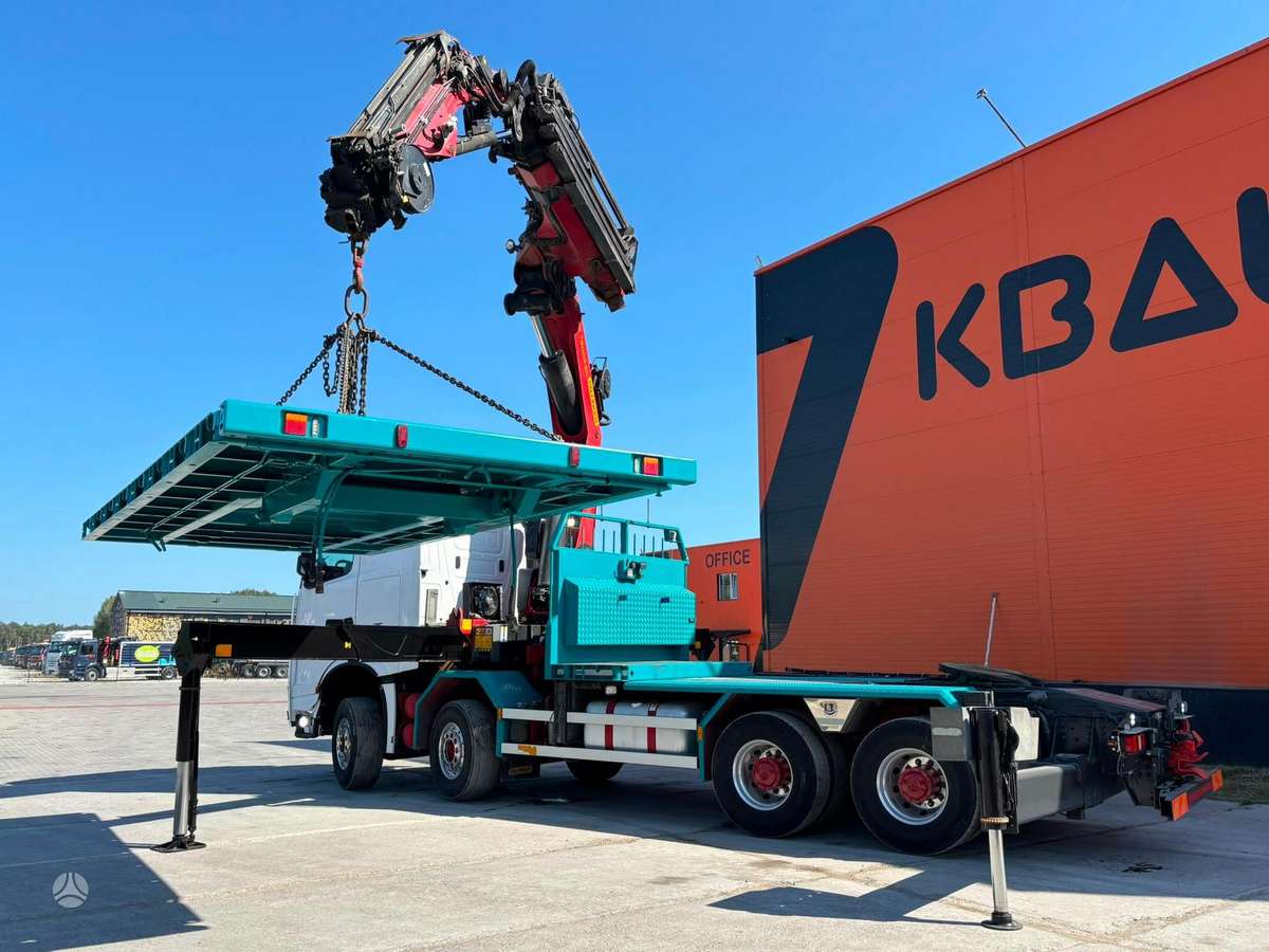 Mercedes-Benz Arocs 3258 8x4, single sleeper