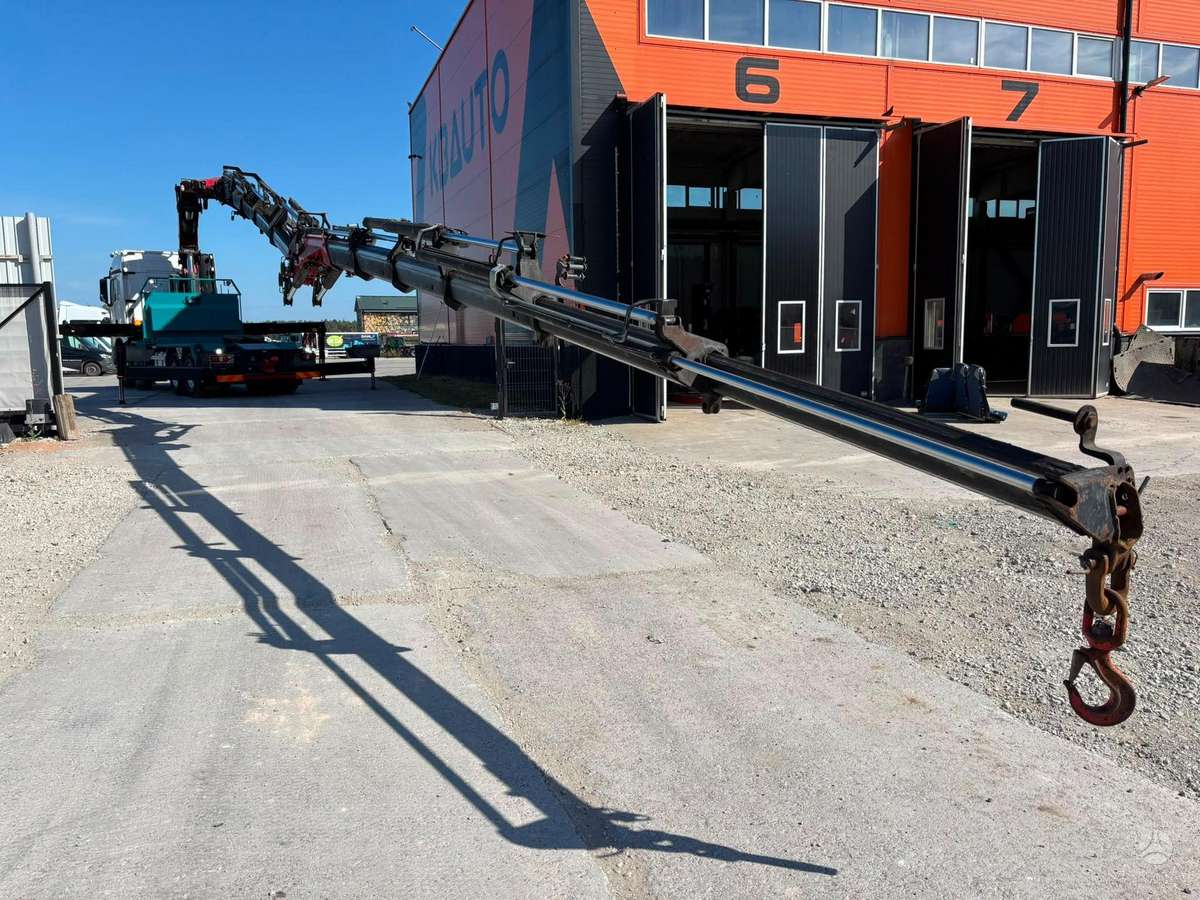 Mercedes-Benz Arocs 3258 8x4, single sleeper
