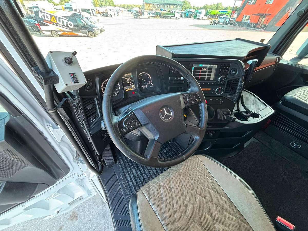 Mercedes-Benz Arocs 3258 8x4, single sleeper